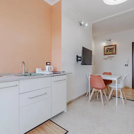 Guesthost - Cozy Flat Near Bengasi Metro Station Apartman *