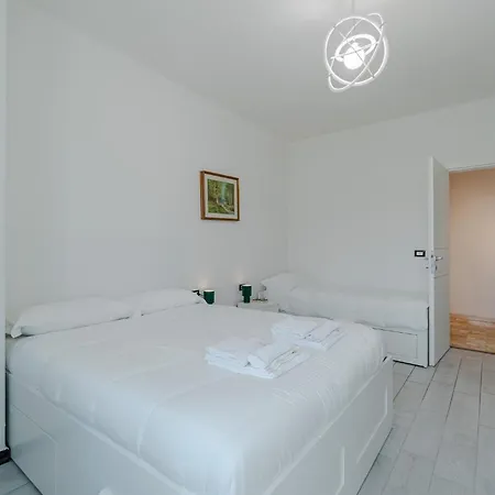 Guesthost - Cozy Flat Near Bengasi Metro Station