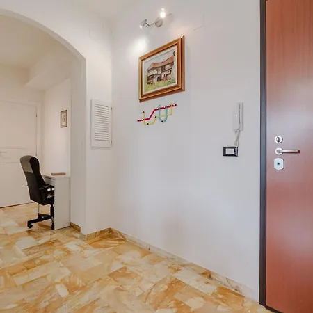 Guesthost - Cozy Flat Near Bengasi Metro Station شقة تورينو