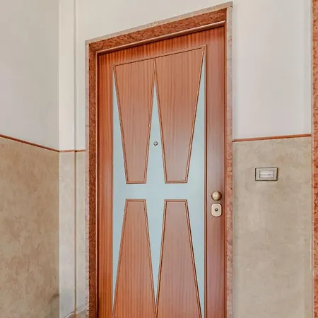 Guesthost - Cozy Flat Near Bengasi Metro Station Apartman *