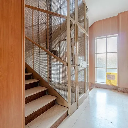Guesthost - Cozy Flat Near Bengasi Metro Station