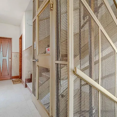 Apartman Guesthost - Cozy Flat Near Bengasi Metro Station